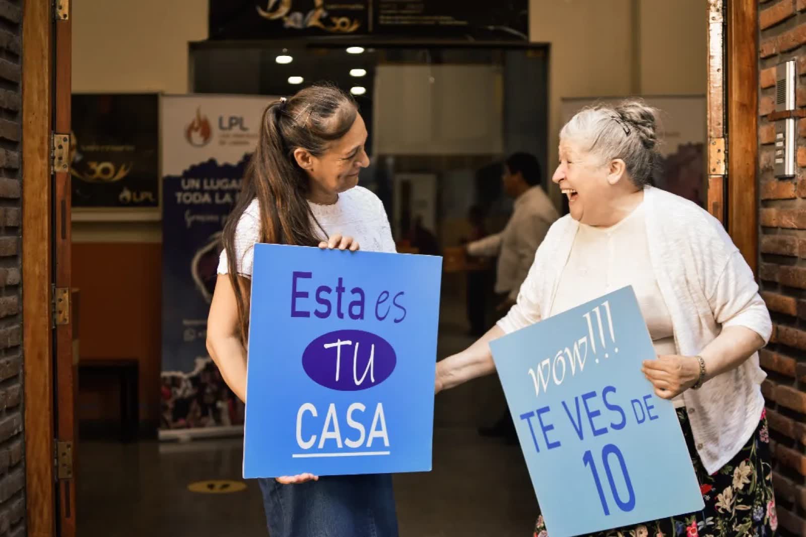 Equipo de bienvenida de la iglesia